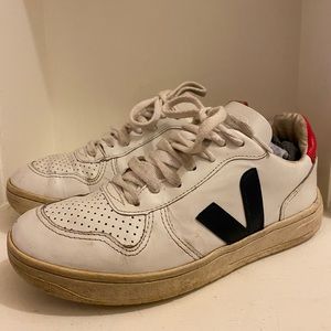 VEJA SNEAKERS